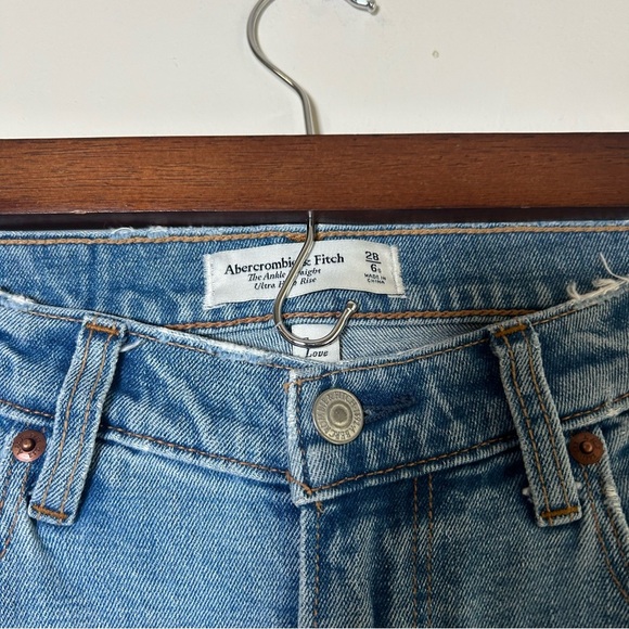 Abercrombie & Fitch Blue Straight Jeans with Distressed Details - Picture 3 of 3